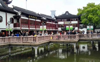Shanghai Private Day Tour: Yu Garden, Jade Buddha Temple, River Cruise, and More